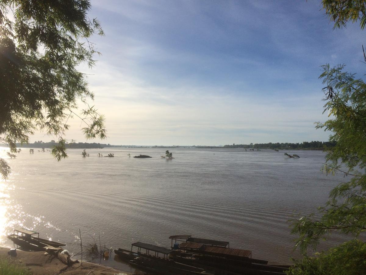 Pomelo Restaurant And Guesthouse - Fishermen & Tammarine Cottages Riverfront - Experience Nature, Culture And Adventure & Tailor-Made Tour Ban Khon Exterior foto
