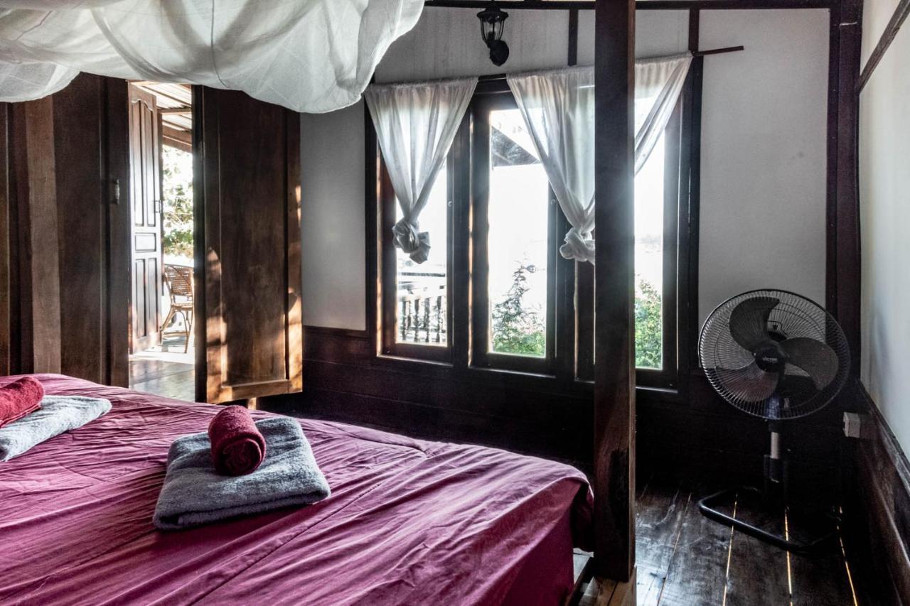 Pomelo Restaurant And Guesthouse - Fishermen & Tammarine Cottages Riverfront - Experience Nature, Culture And Adventure & Tailor-Made Tour Ban Khon Exterior foto